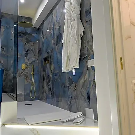 Nm Luxury Oda ve Kahvaltı 4*