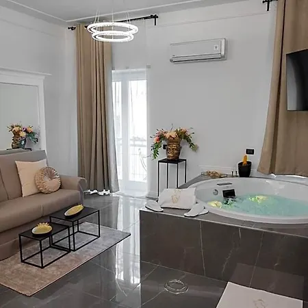 Nm Luxury Oda ve Kahvaltı 4*
